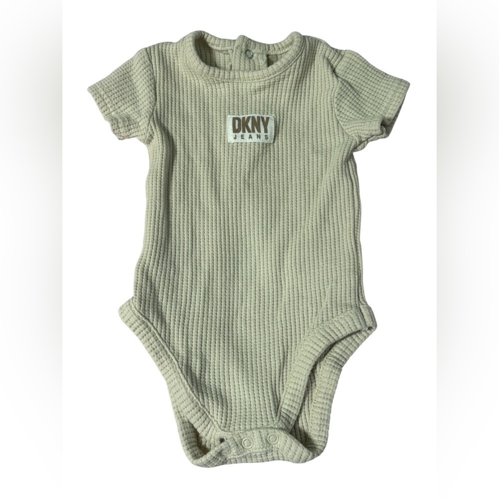 DKNY baby 3 Short Sleeve Tees - White, Brown, Cream size:3-6 months - Picture 2 of 10